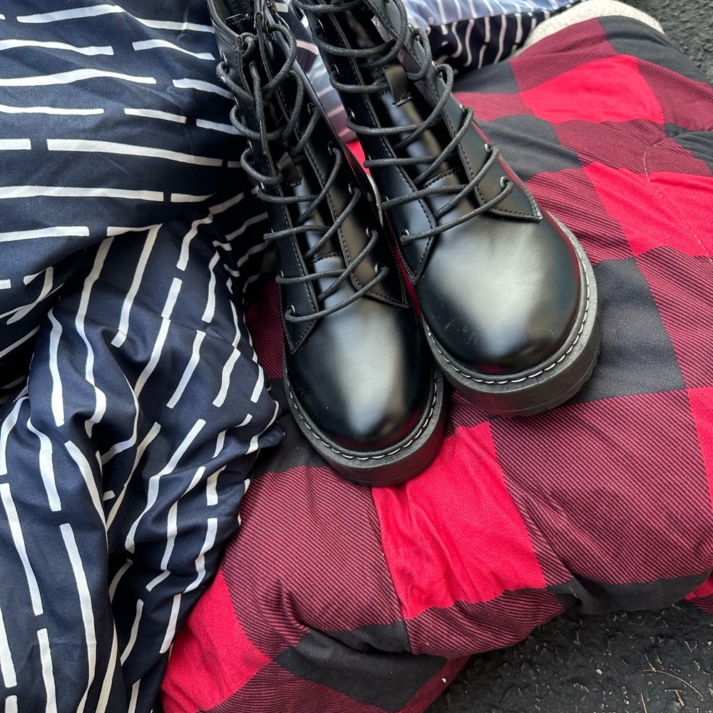 Black womans boots size 8.5